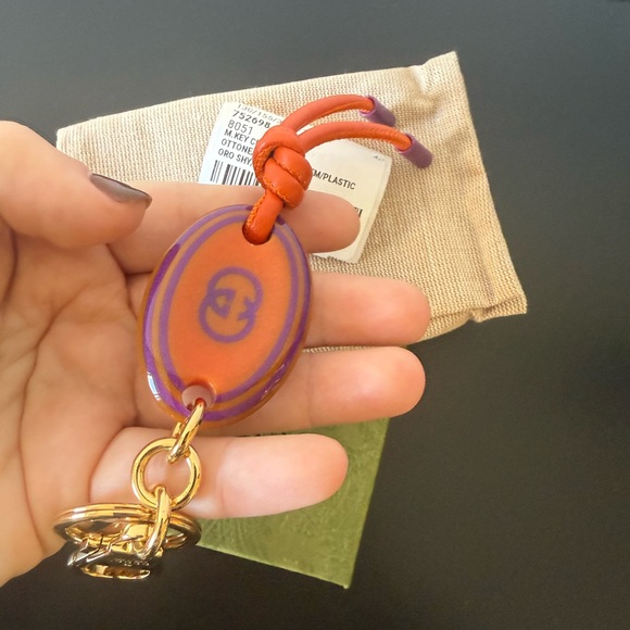 Gucci Interlocking GG Logo Oval Keychain NIB - Picture 4 of 6